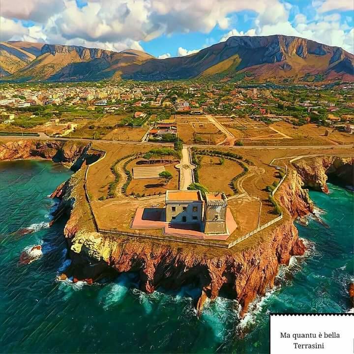 Casa Vacanze Chiara Terrasini Eksteriør bilde
